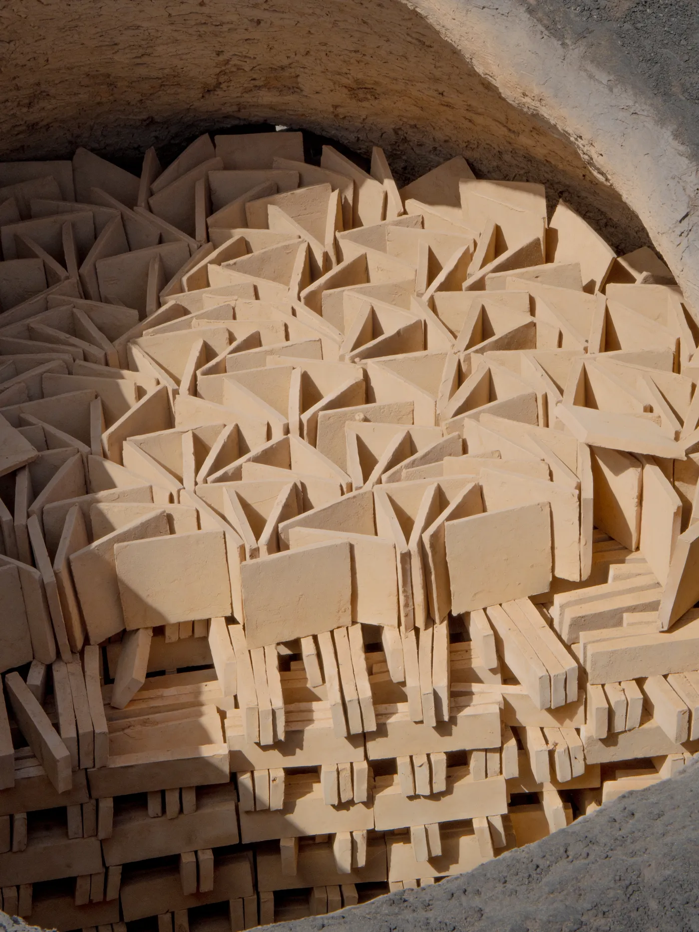 Atelier de zellige à Fès - carreaux de terre cuite au séchage